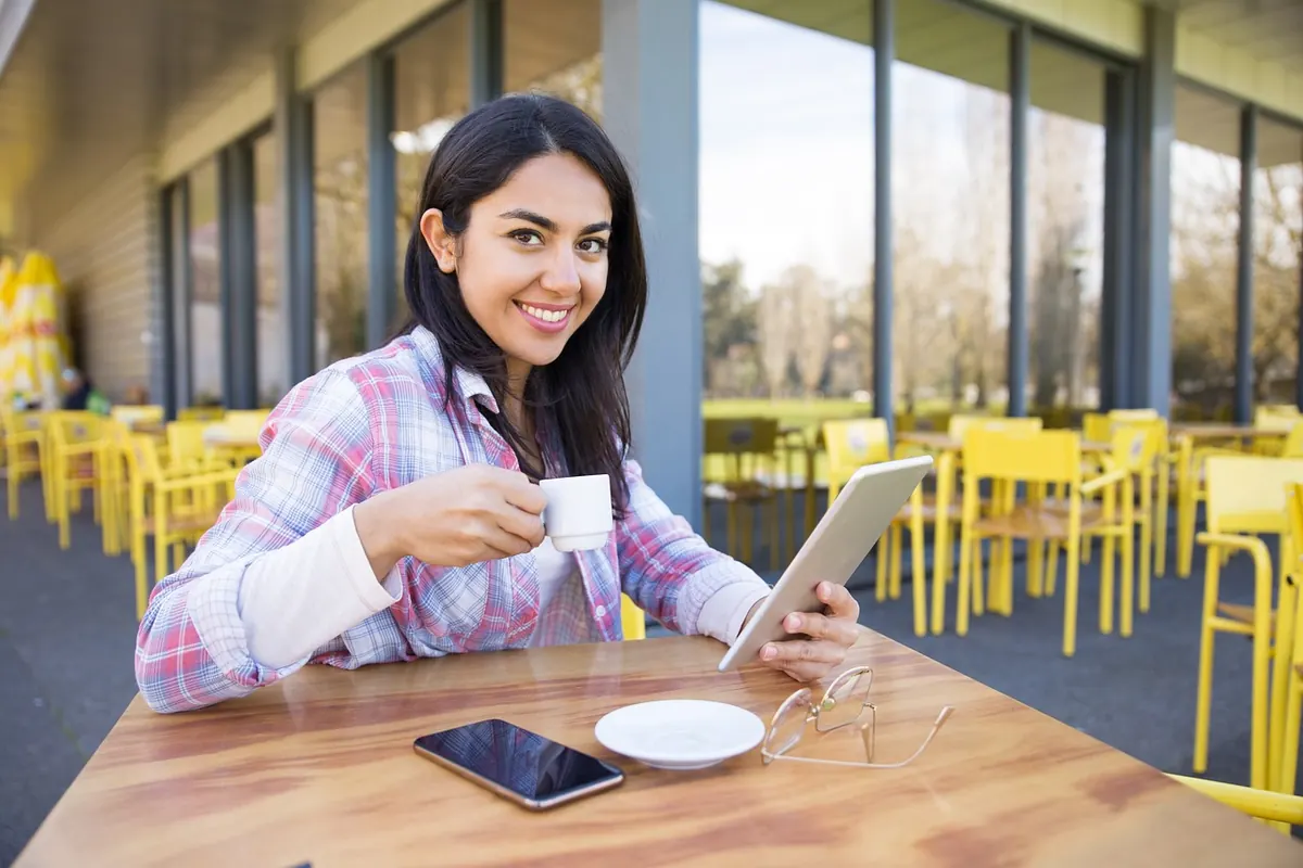 How to Spot and Avoid Common Scams in Online Chat Rooms